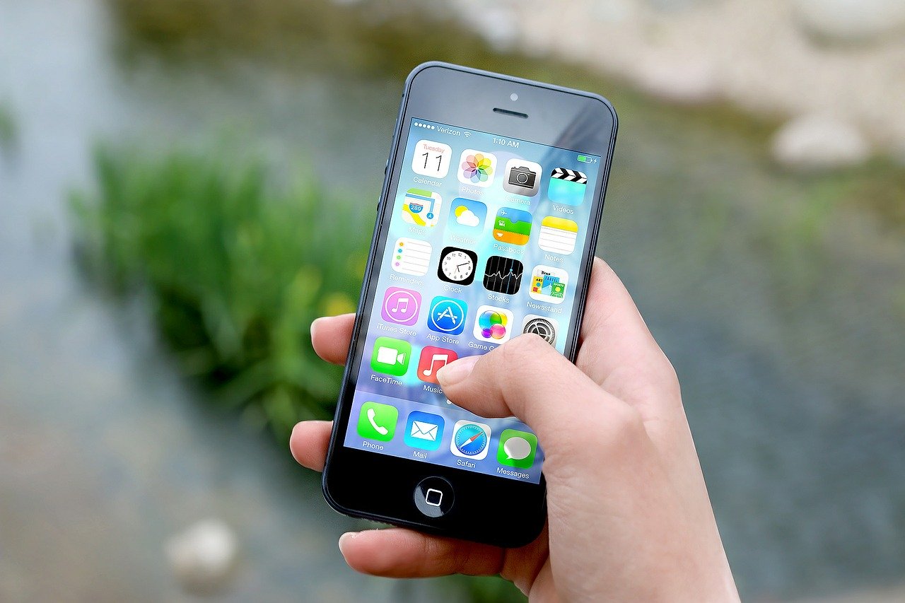 Best 2021 Location-Based Messaging App for Video, SMS, Photos and Voice