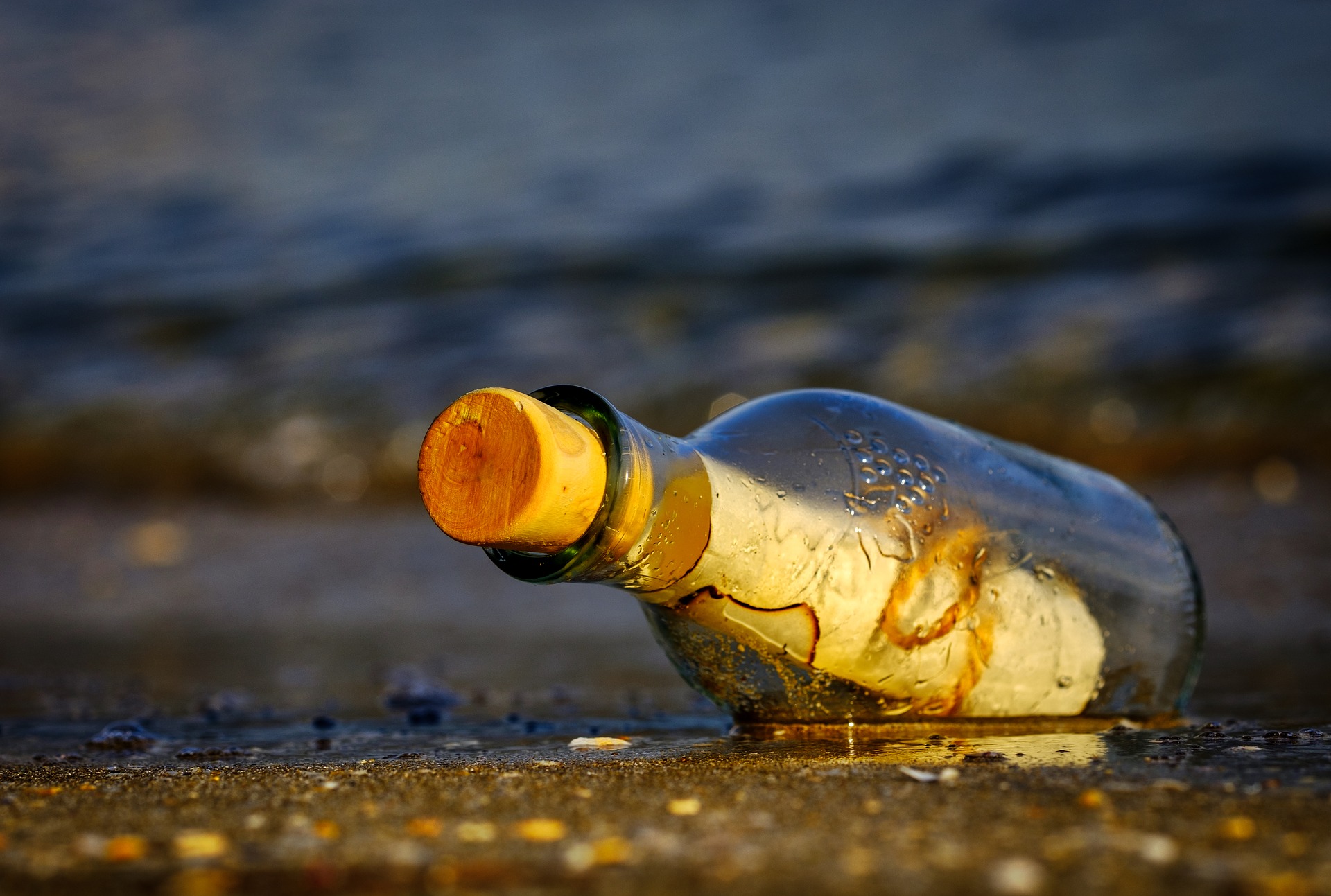 Send a Video Message in a Bottle with the Capsule App